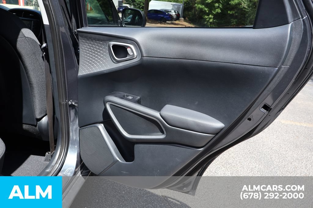 Used 2025 Kia Soul LX w/ LX Technology Package FWD image 24