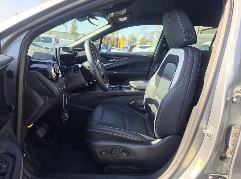 Used 2024 Chevrolet Blazer EV LT AWD/4WD image 9