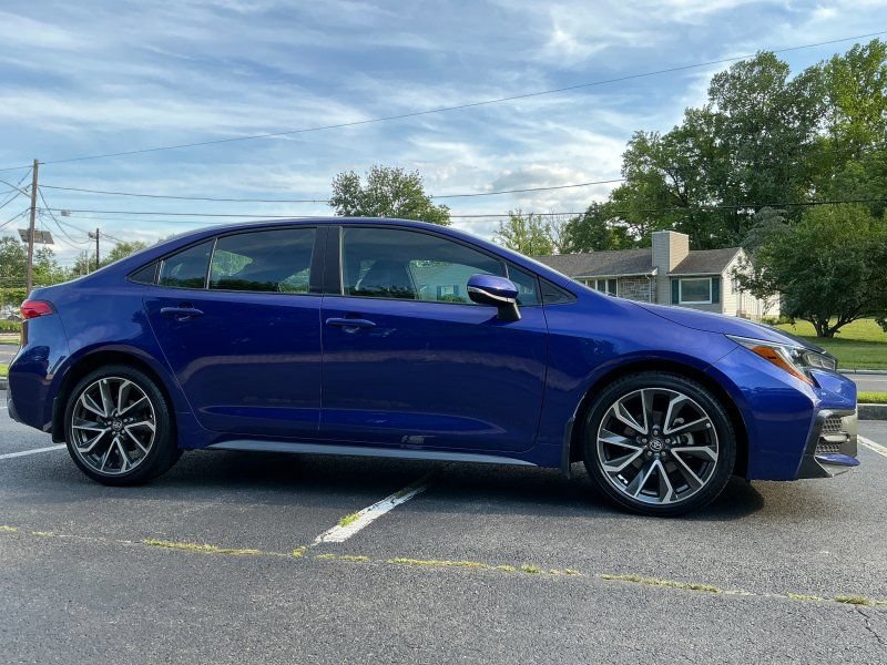 Used 2022 Toyota Corolla SE FWD image 3