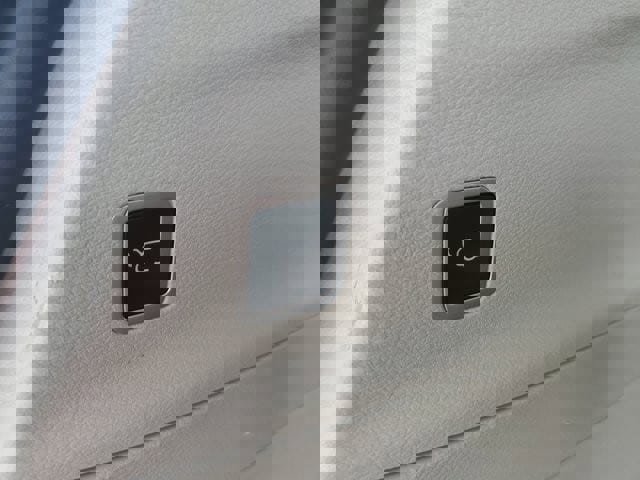 Used 2018 Chrysler Pacifica Touring-L w/ Tire & Wheel Group image 13