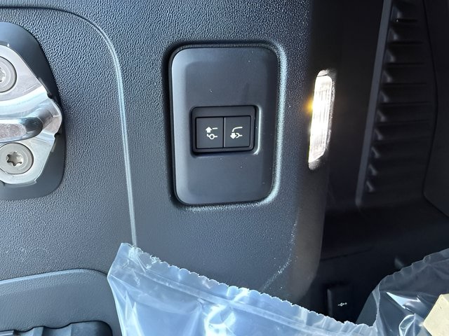 New 2026 Land Rover Defender 90 X-Dynamic SE AWD/4WD image 28