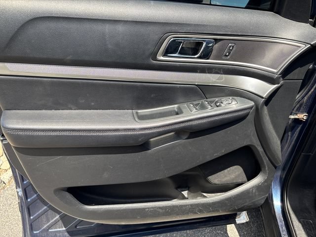 Used 2017 Ford Explorer XLT AWD/4WD image 16