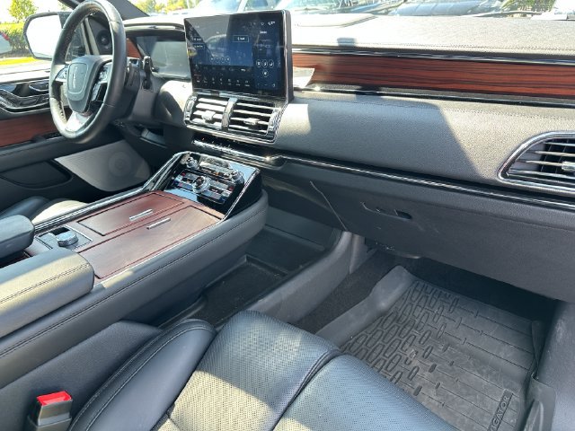 Used 2022 Lincoln Navigator Reserve w/ Equipment Group 201A AWD/4WD image 9