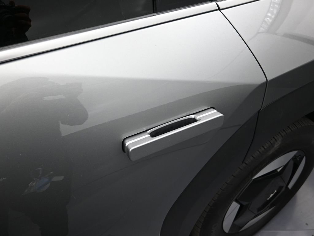 Used 2025 Kia EV9 Light image 11