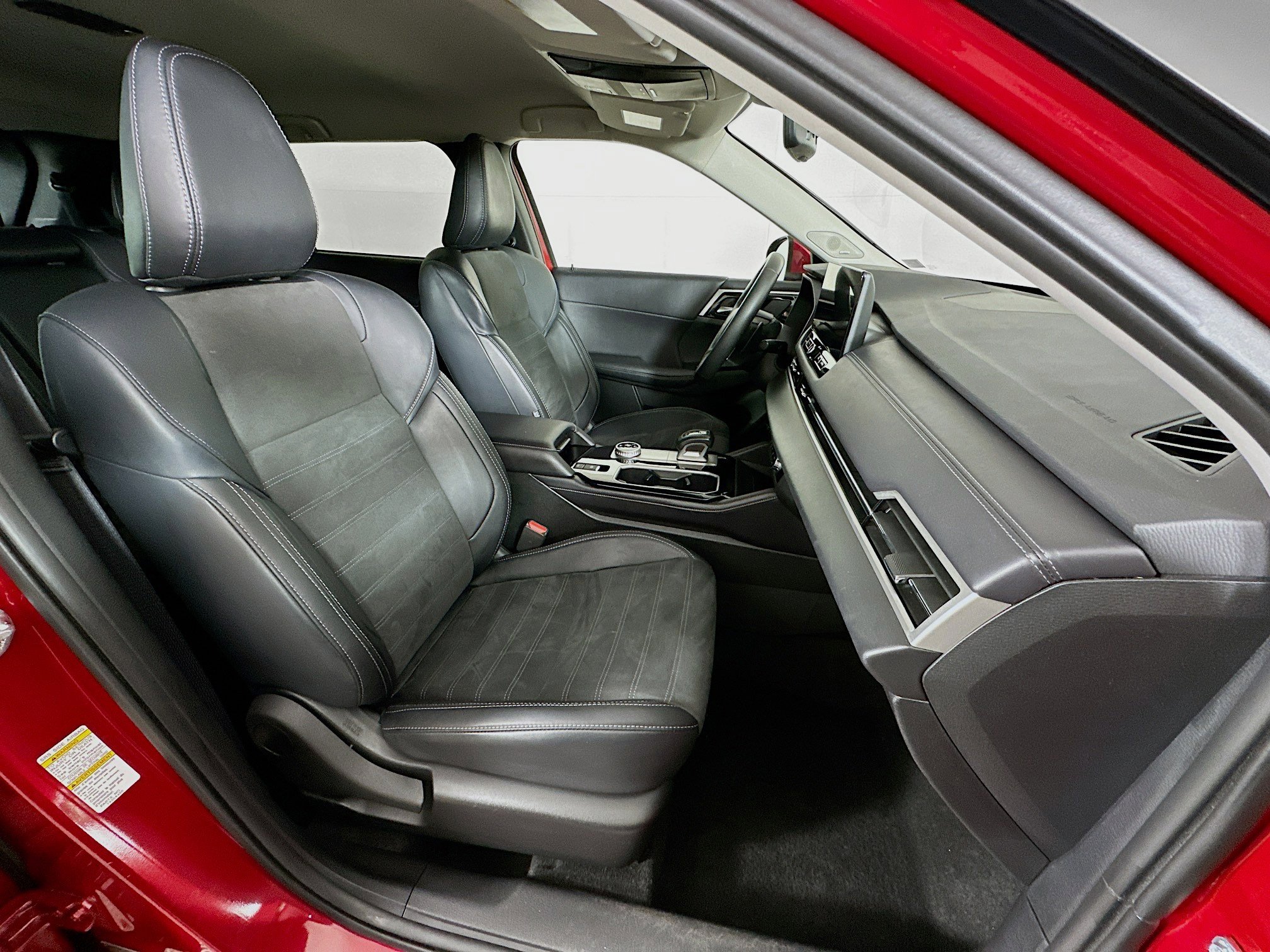 Used 2025 Mitsubishi Outlander SE image 34