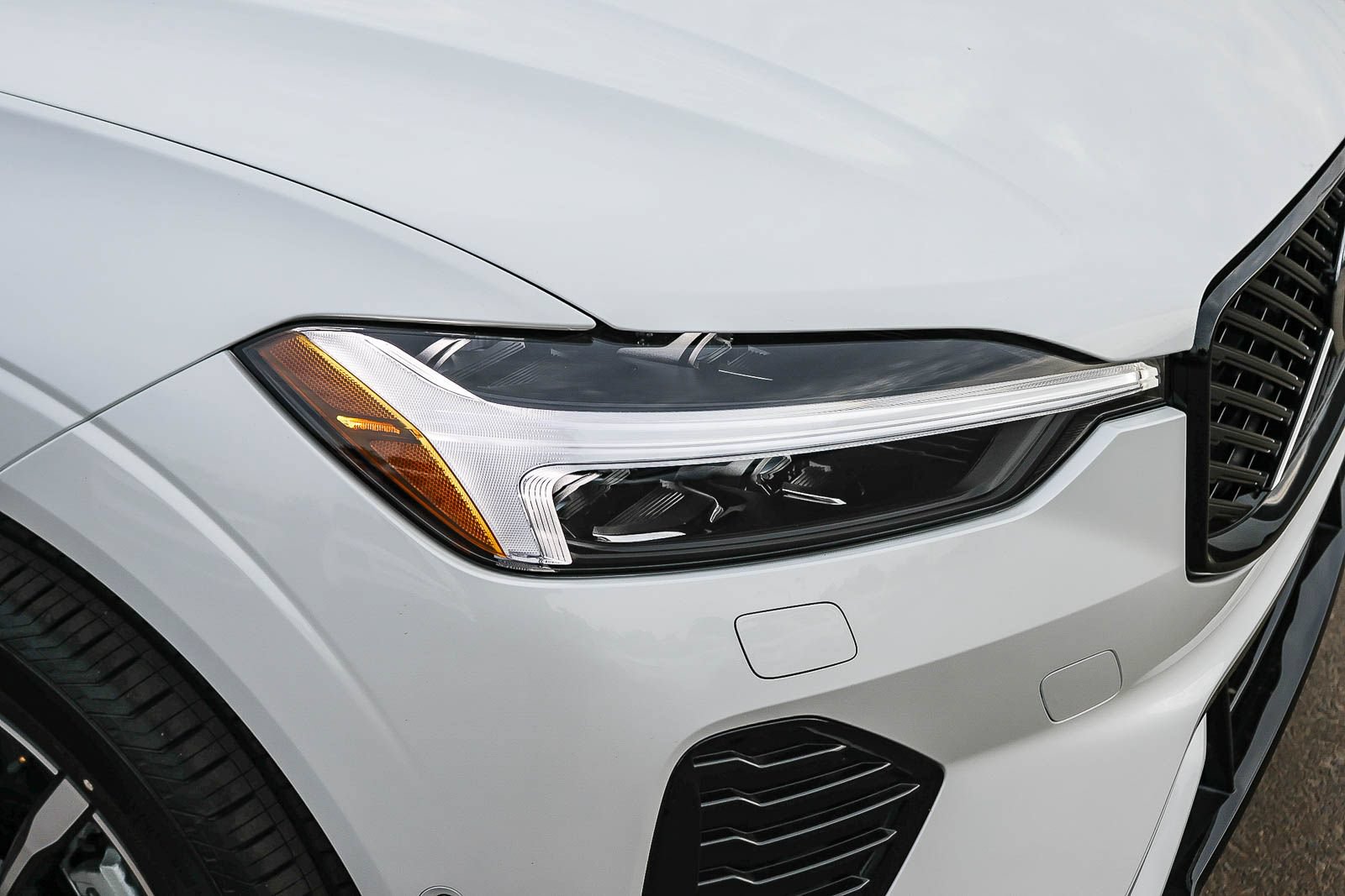 New 2027 Volvo XC60 B5 Plus AWD/4WD image 14