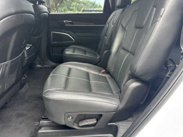 Certified 2024 Kia Telluride EX w/ EX Captain's Chair Package FWD image 25