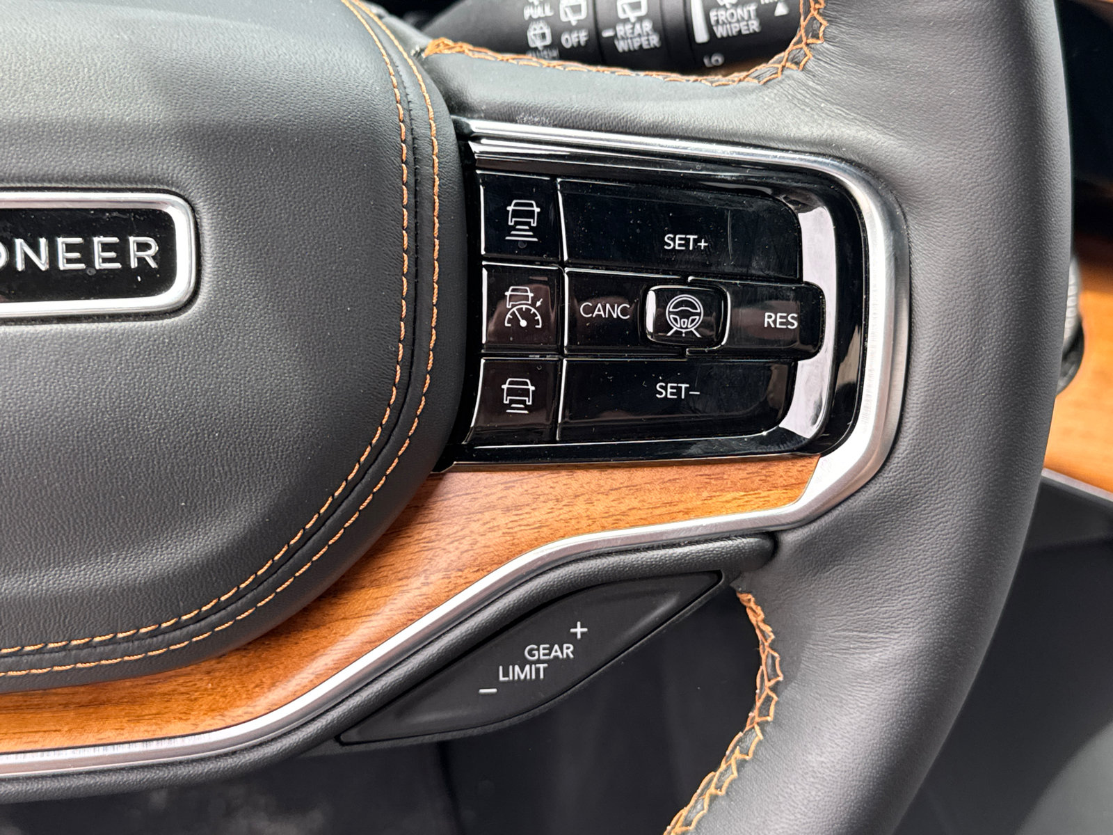 Used 2024 Jeep Grand Wagoneer Series III AWD/4WD image 28