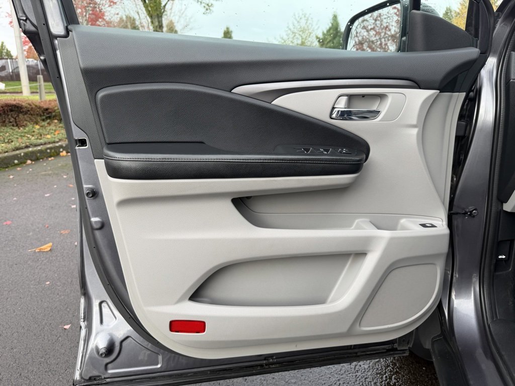 Used 2016 Honda Pilot LX image 11