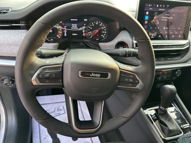 Used 2024 Jeep Compass Latitude image 11