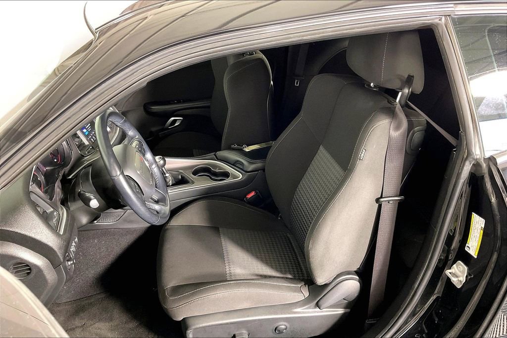 Used 2022 Dodge Challenger R/T w/ Blacktop Package image 32