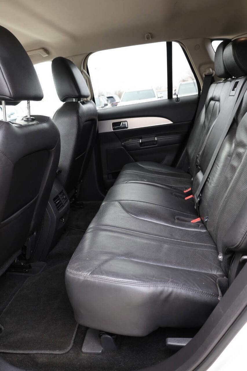 Used 2011 Lincoln MKX 2WD image 17