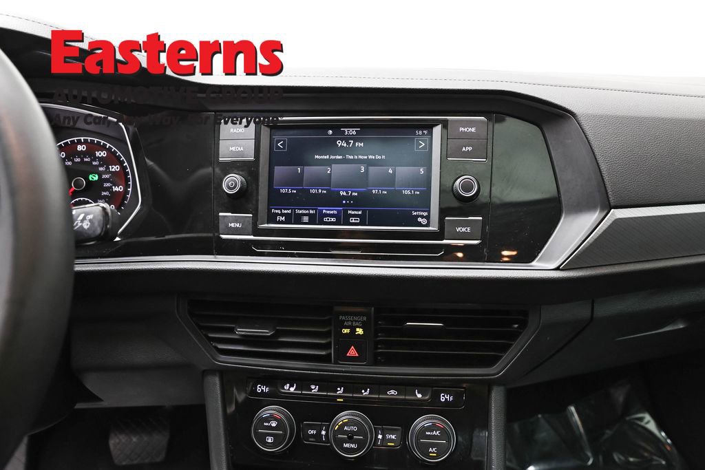 Used 2020 Volkswagen Jetta SE w/ SE Cold Weather Package image 12