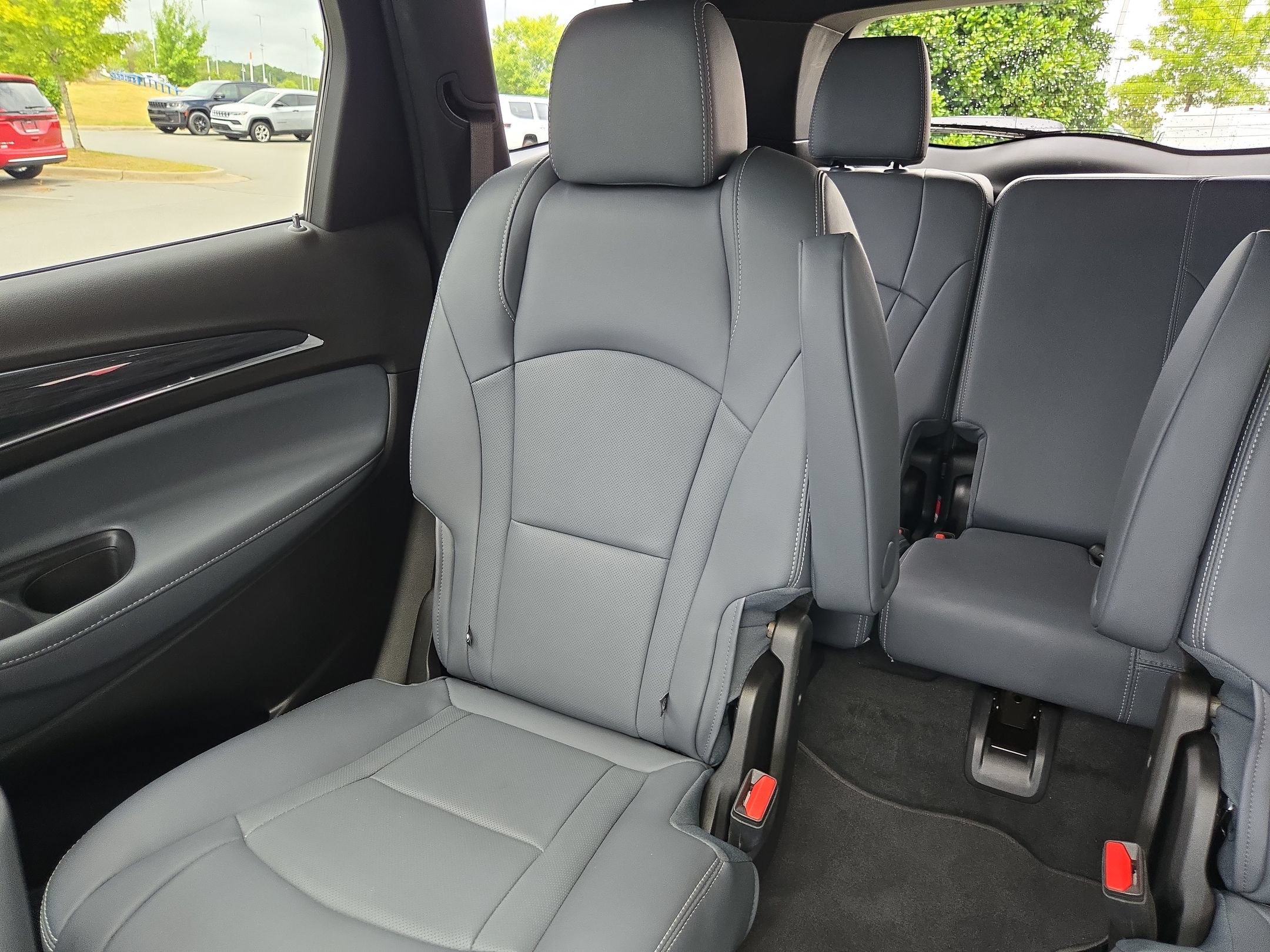 Used 2022 Buick Enclave Essence w/ Experience Buick Package FWD image 12
