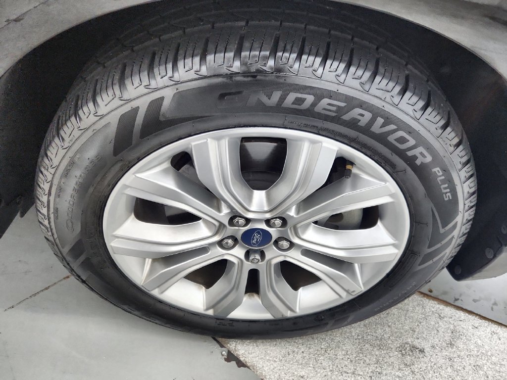 Used 2020 Ford Edge Titanium w/ Class II Trailer Tow Package AWD/4WD image 35