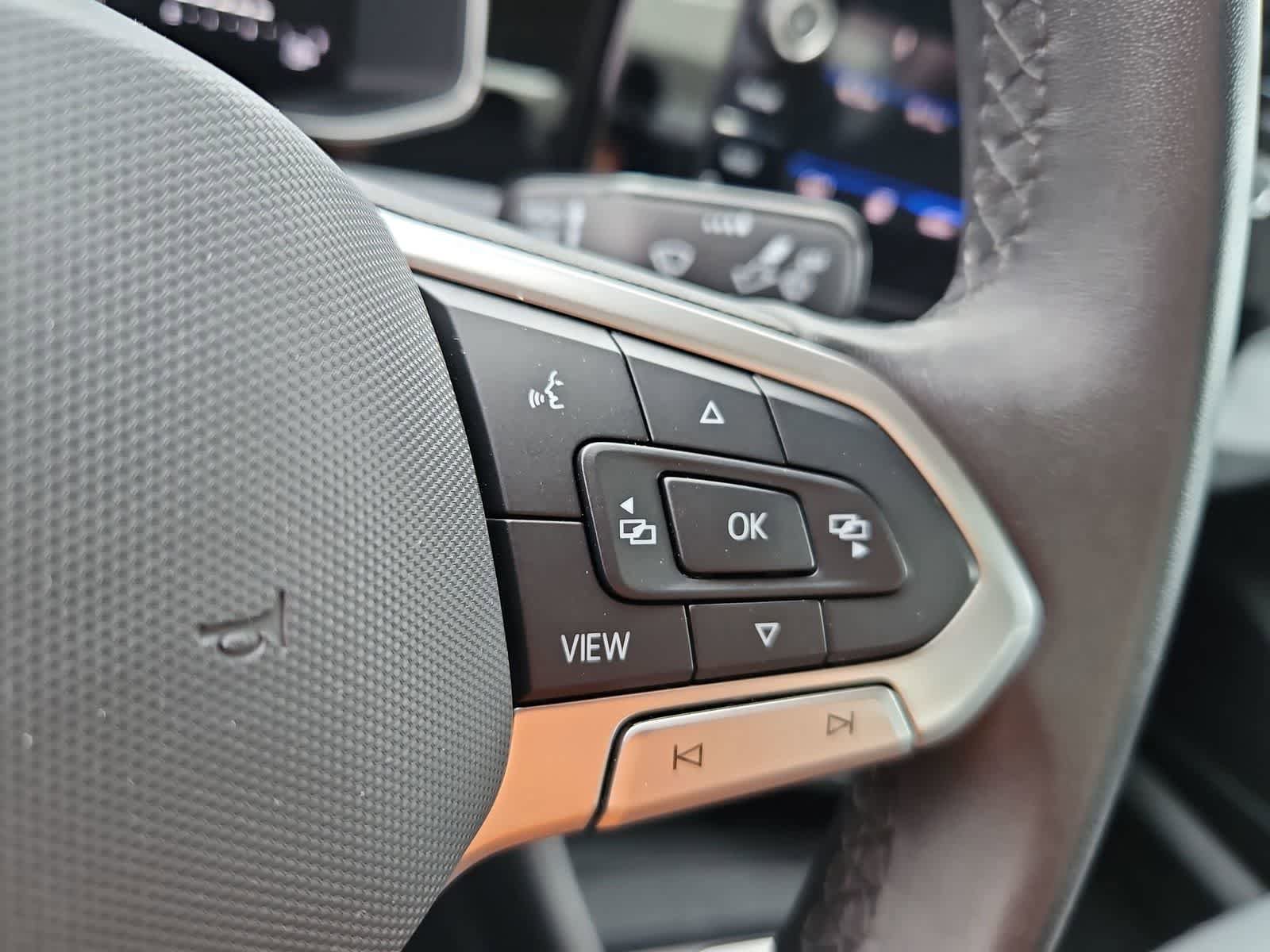 Certified 2025 Volkswagen Jetta SE FWD image 25