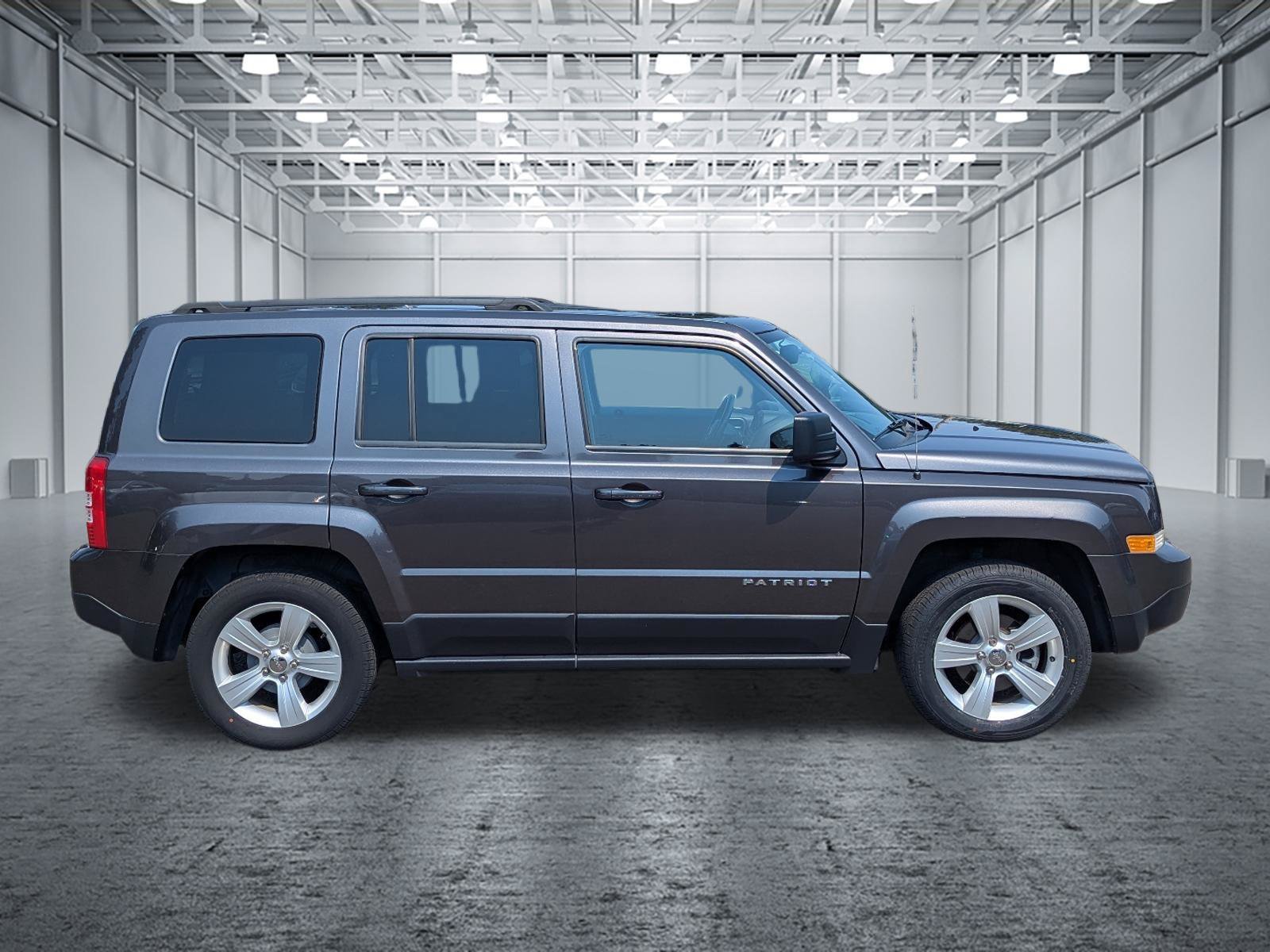 Used 2014 Jeep Patriot Latitude FWD image 6