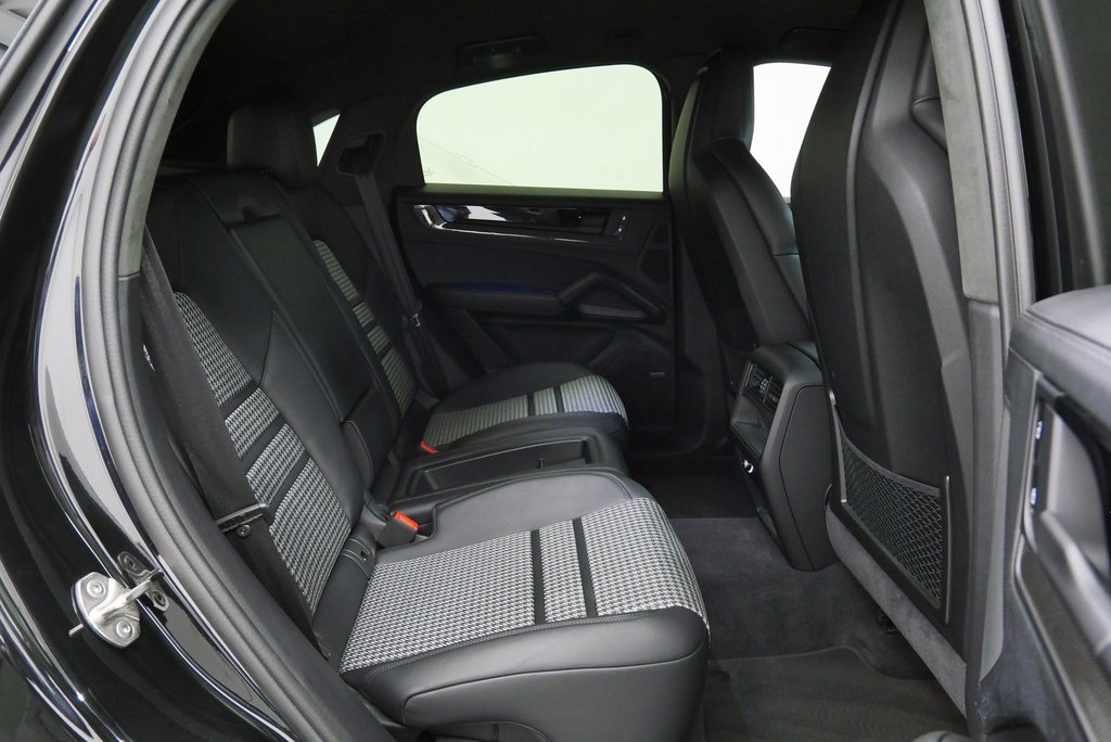Used 2025 Porsche Cayenne GTS image 20