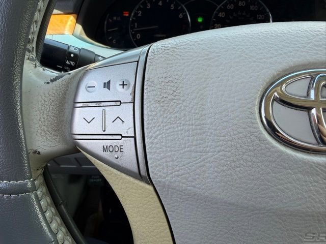 Used 2005 Toyota Avalon XLS FWD image 8