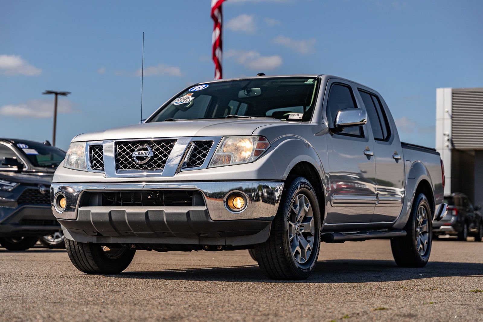 Used 2019 Nissan Frontier SL RWD image 3