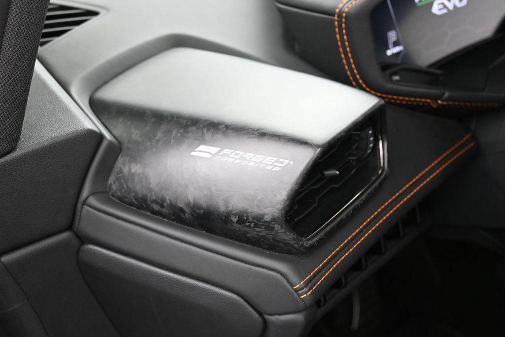 Used 2022 Lamborghini Huracan EVO RWD image 18