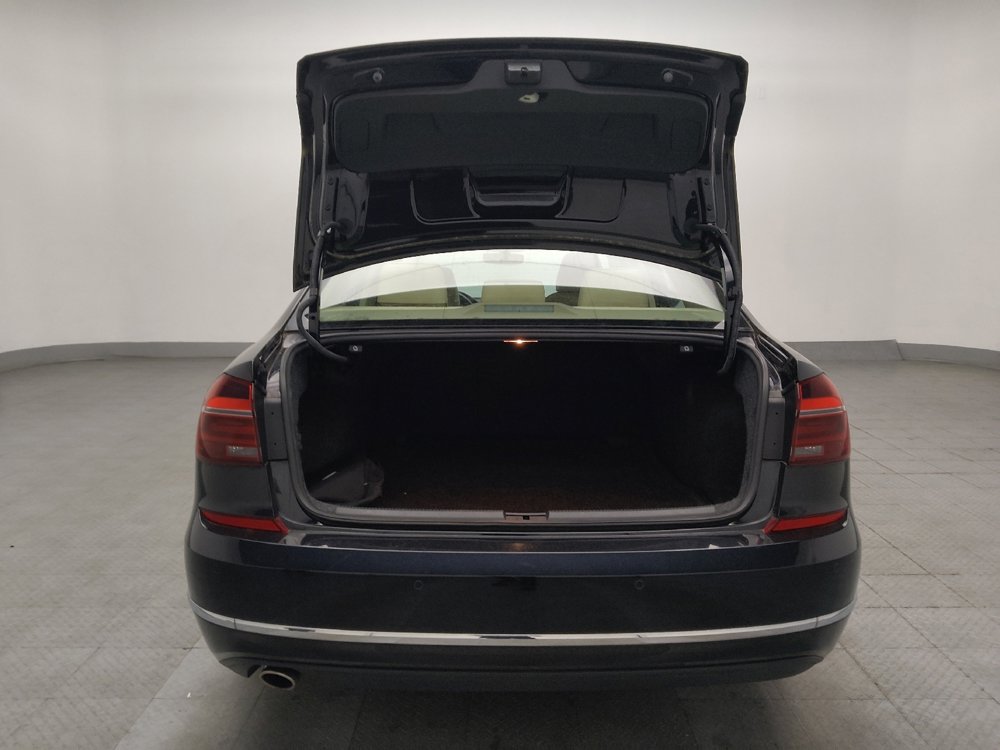 Used 2018 Volkswagen Passat 2.0T SE FWD image 29