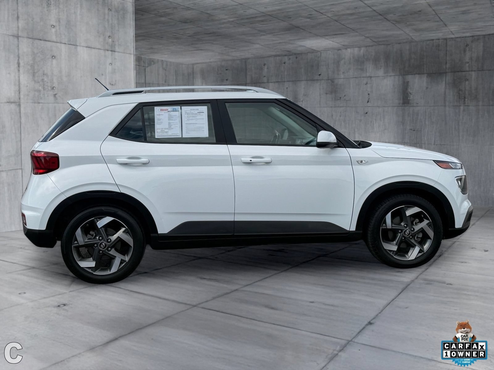 Used 2024 Hyundai Venue SEL FWD image 7