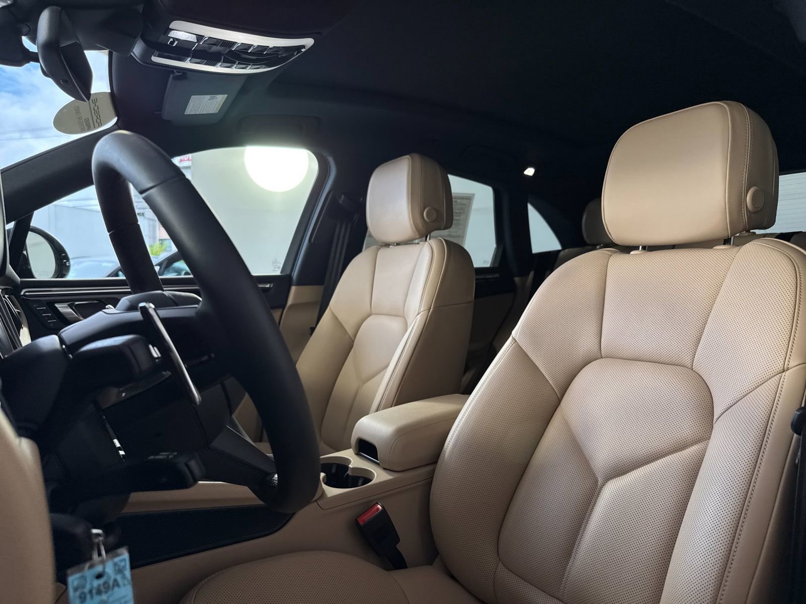 Certified 2025 Porsche Macan image 5