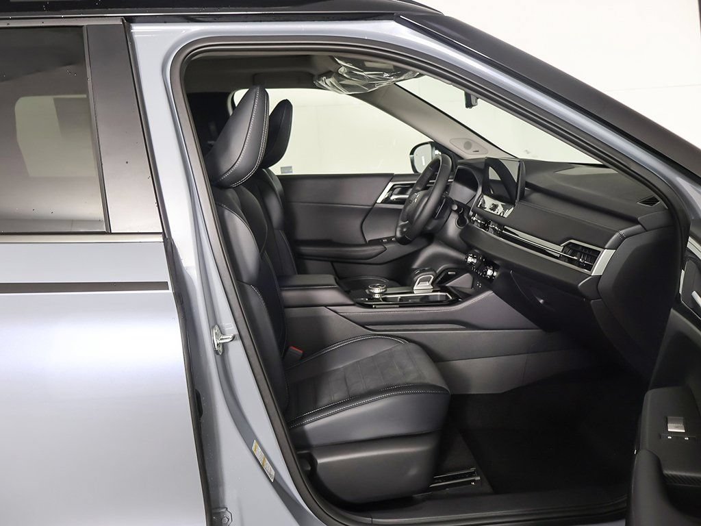 New 2026 Mitsubishi Outlander AWD image 32