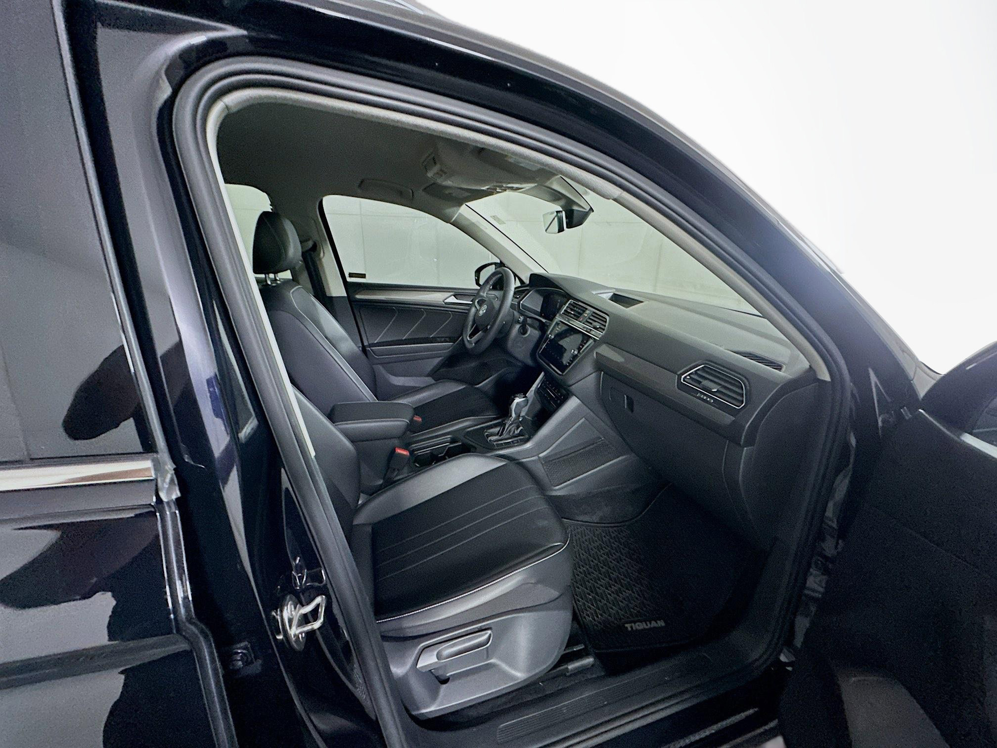 Used 2022 Volkswagen Tiguan SE image 29