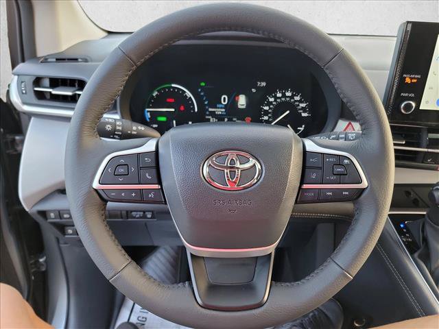 Used 2026 Toyota Sienna XLE FWD image 18