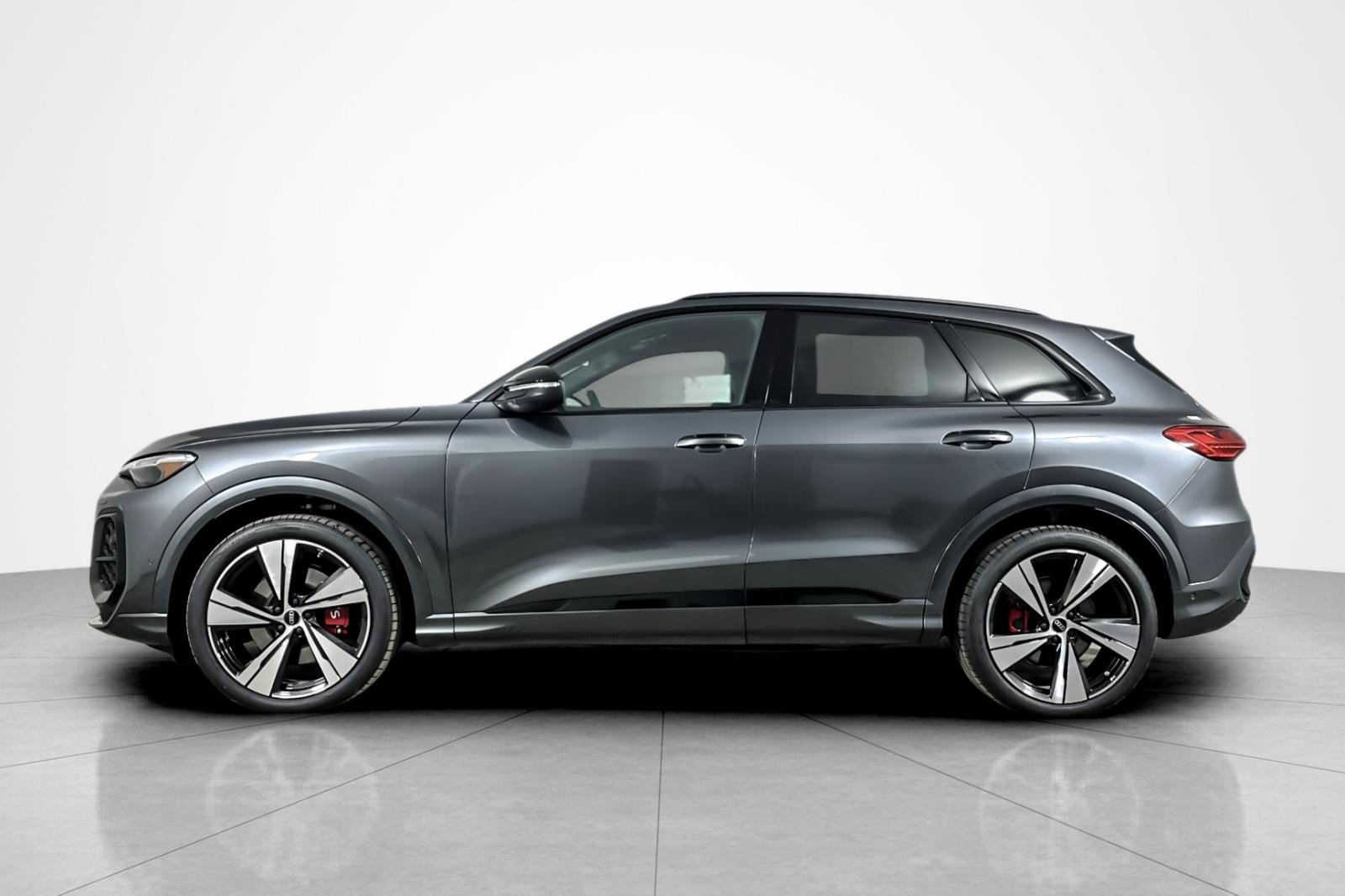 New 2025 Audi SQ5 Prestige image 3