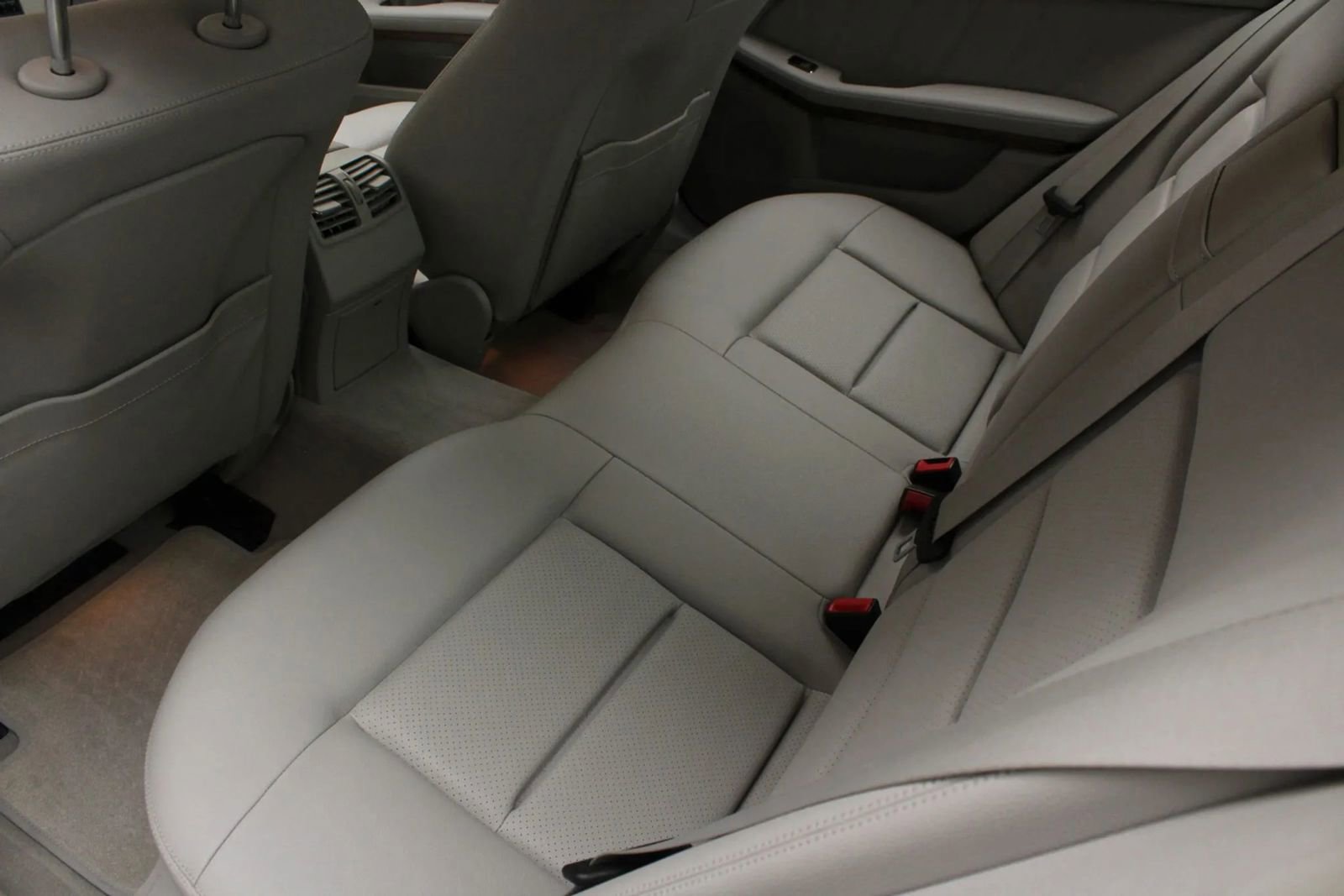 Used 2012 Mercedes-Benz E 350 4MATIC Sedan image 21