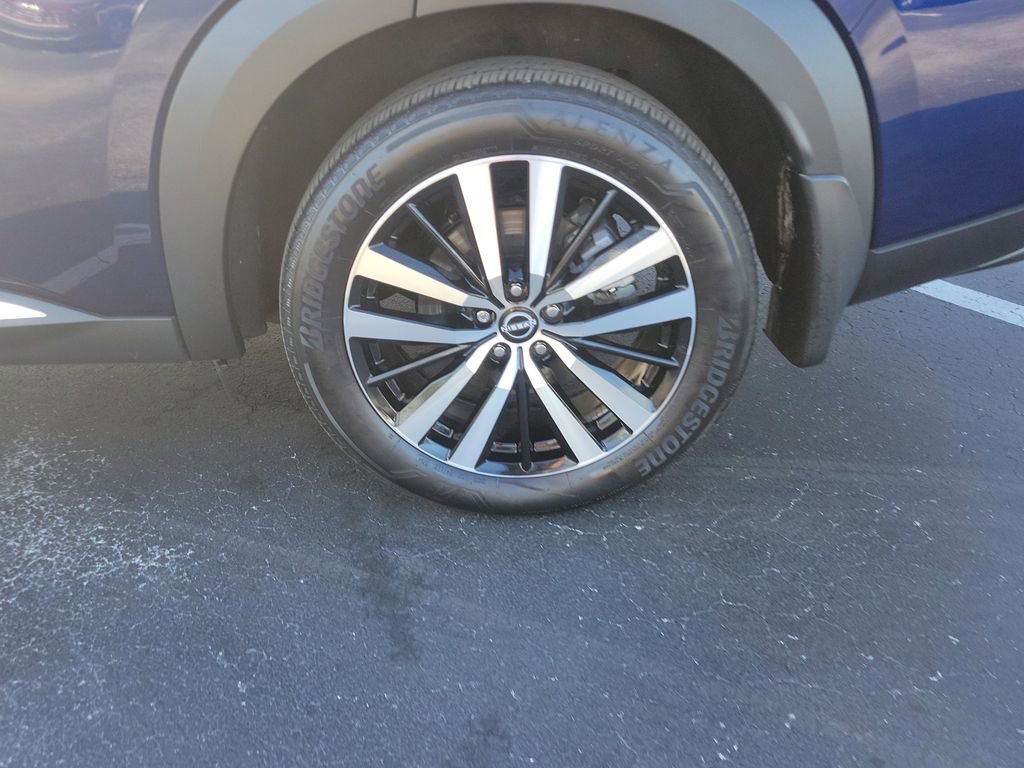 Used 2025 Nissan Pathfinder Platinum w/ Cargo Package image 5