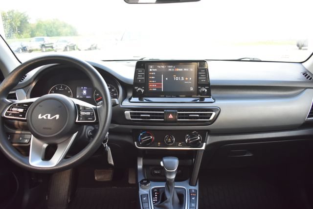 Used 2023 Kia Seltos LX AWD/4WD image 30
