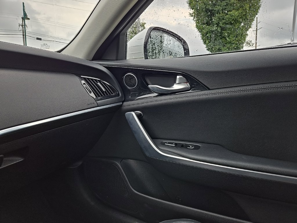 Used 2019 Kia Stinger AWD/4WD image 26