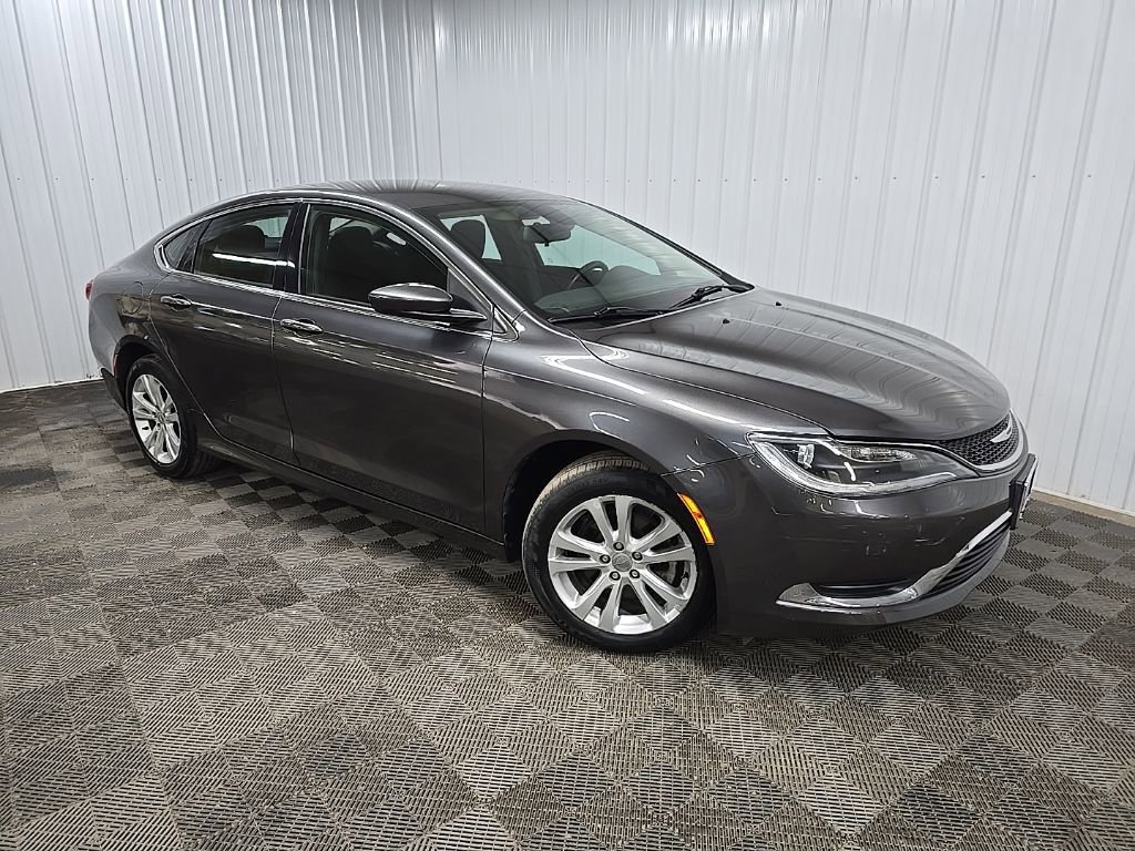Used 2015 Chrysler 200 Limited w/ Convenience Group image 1