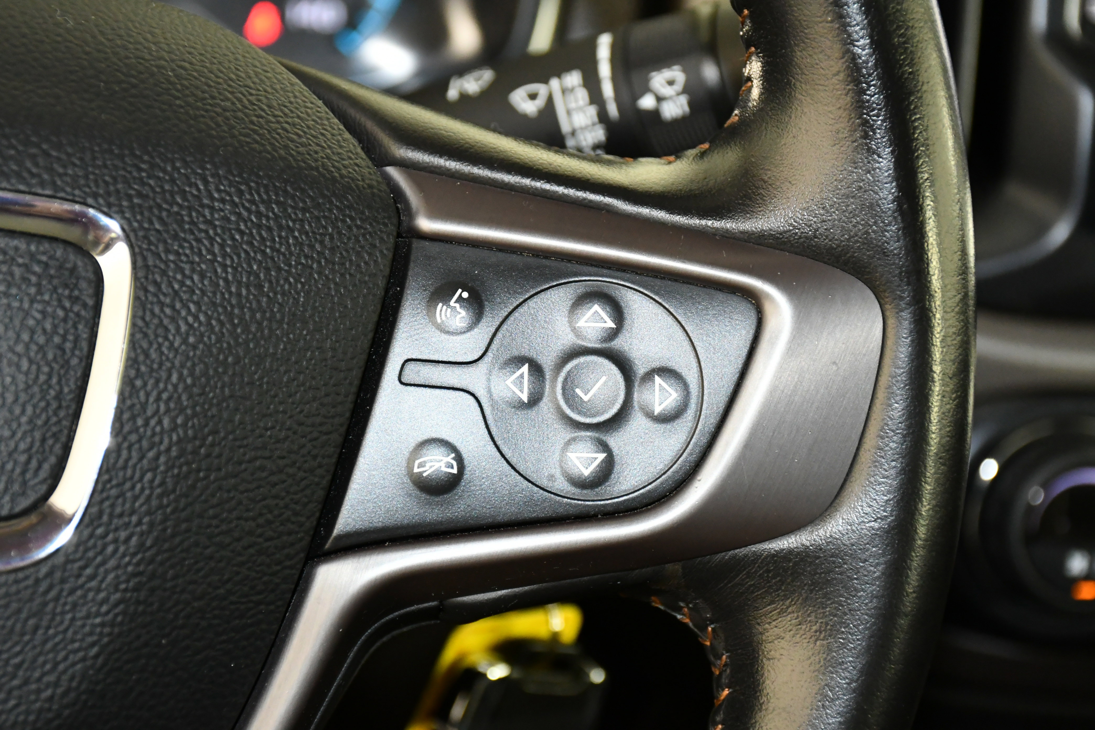 Used 2021 GMC Canyon AT4 w/ Driver Alert Package image 25