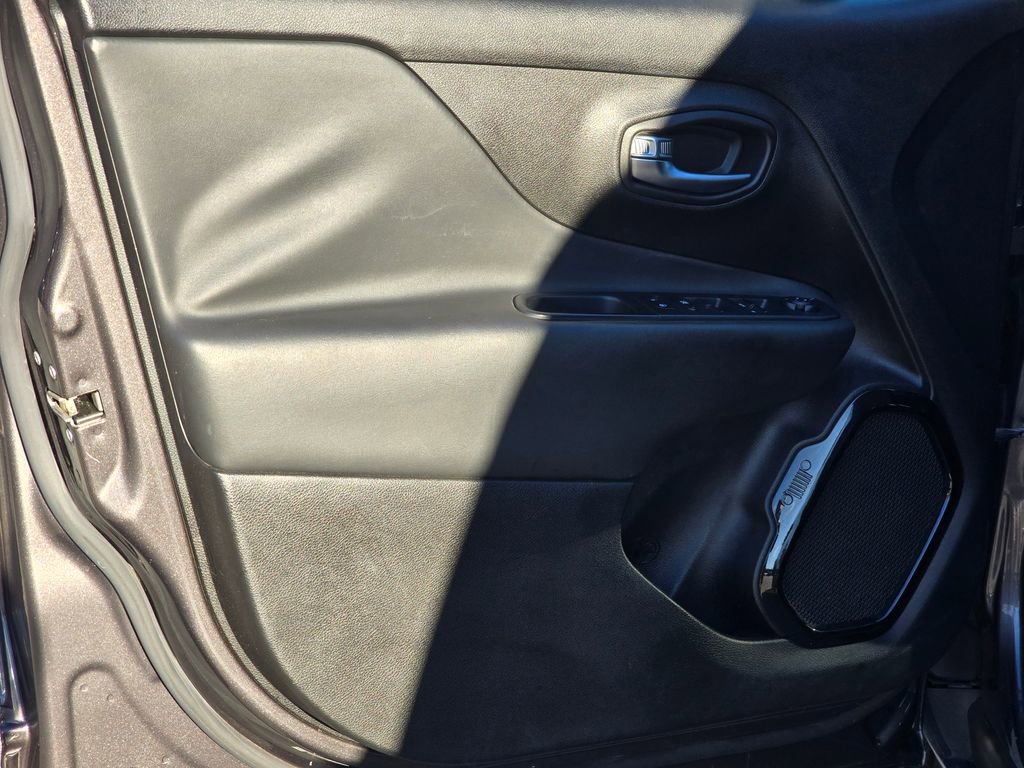 Used 2016 Jeep Renegade Latitude image 45