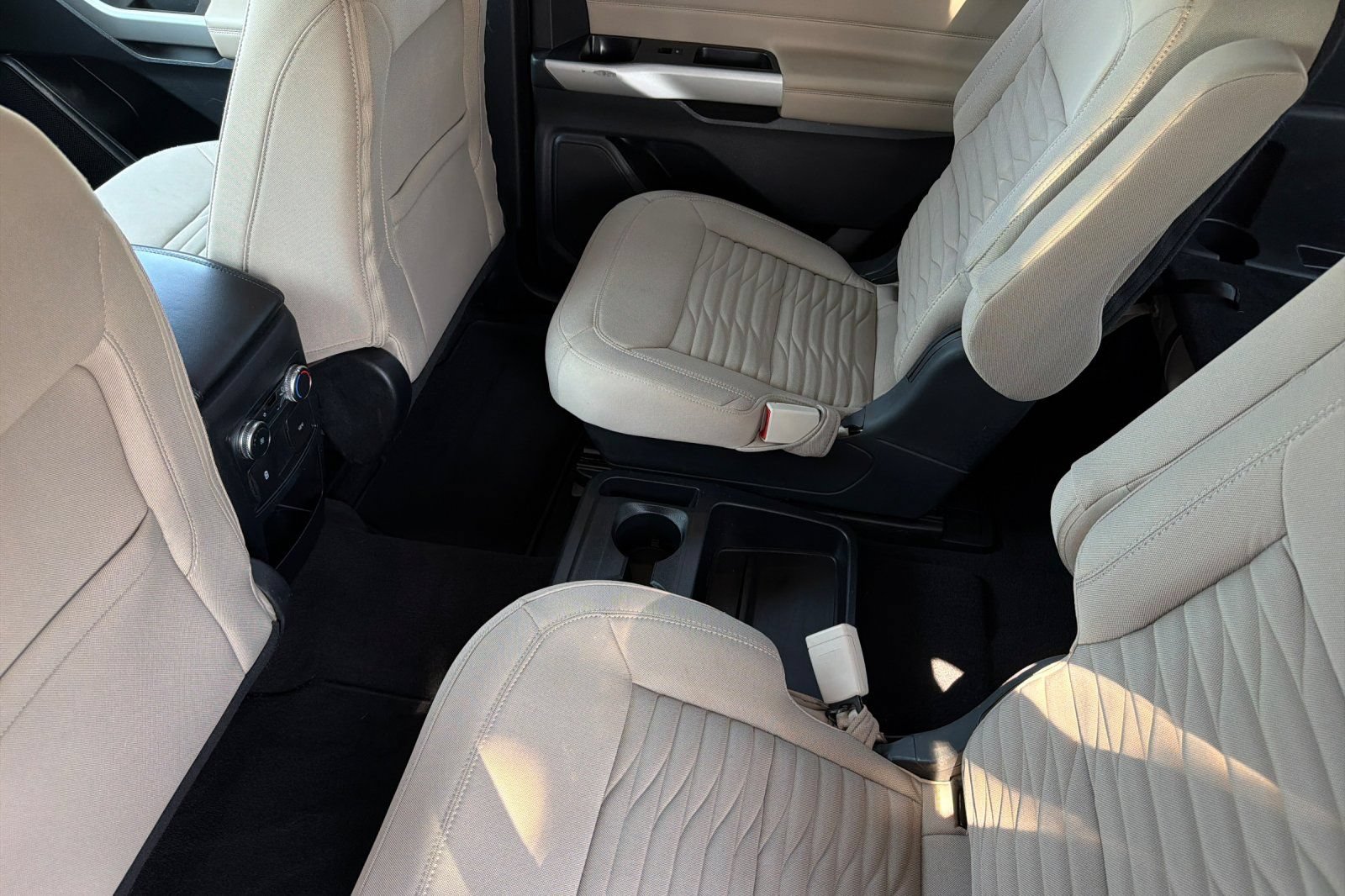 Used 2021 Ford Explorer XLT AWD/4WD image 12