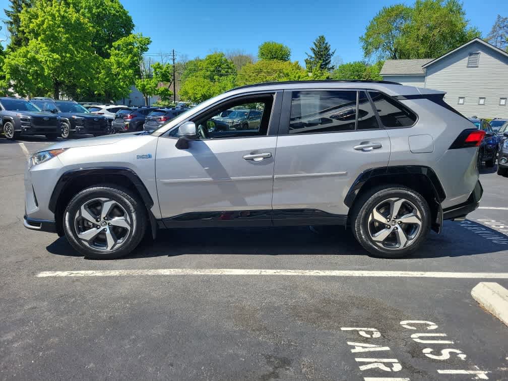 Used 2021 Toyota RAV4 SE w/ Weather & Moonroof Package AWD/4WD image 7