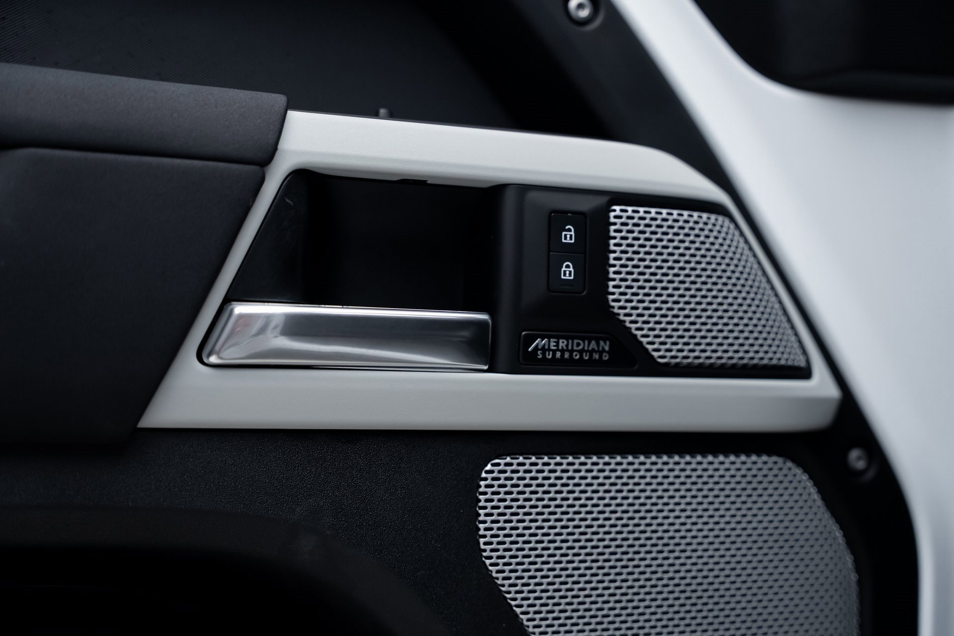 Used 2023 Land Rover Defender 130 SE image 57