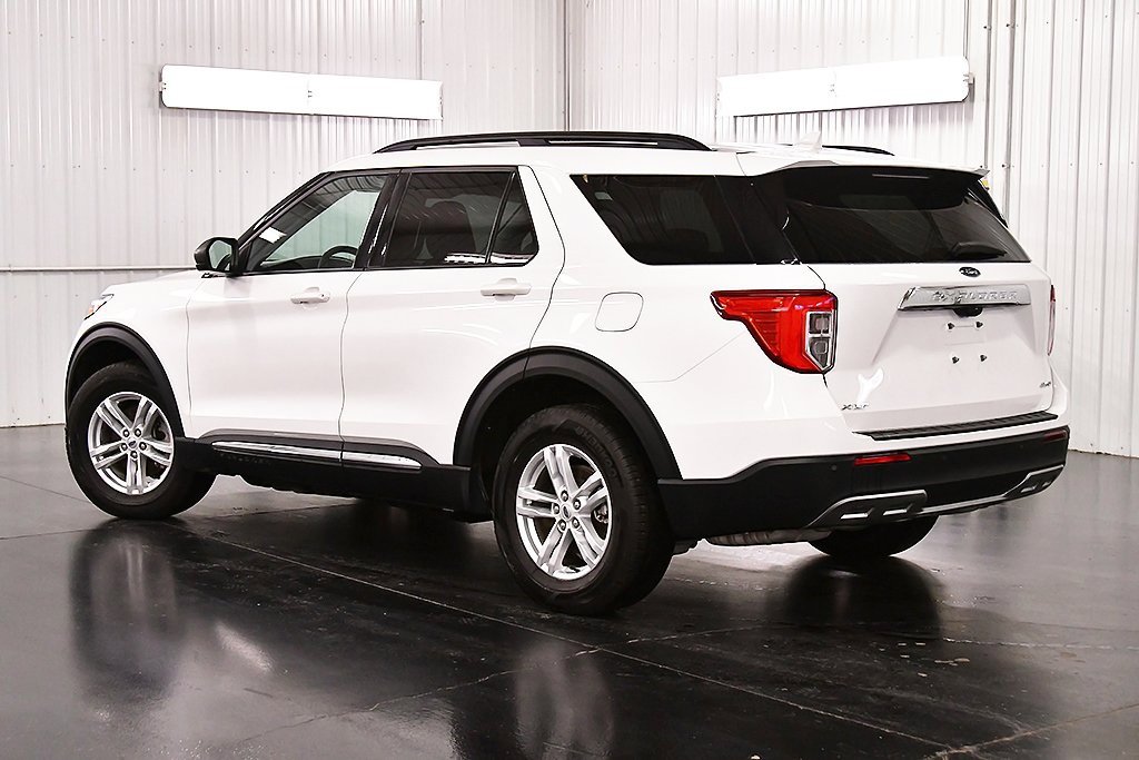 Used 2023 Ford Explorer XLT w/ Equipment Group 202A image 5