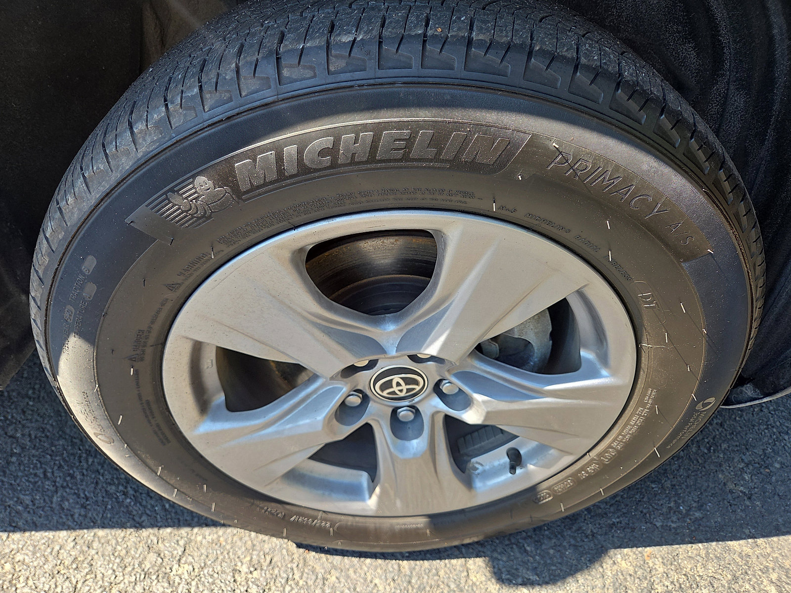 Used 2025 Toyota RAV4 XLE w/ Convenience Package image 9