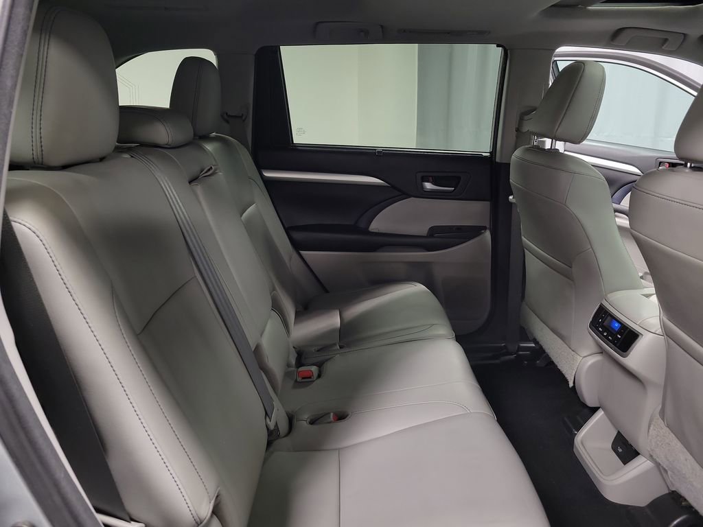 Used 2017 Toyota Highlander XLE image 23