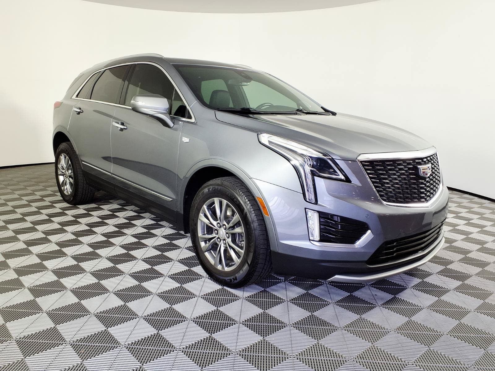 Used 2021 Cadillac XT5 Premium Luxury FWD image 3