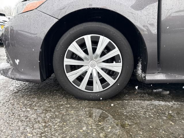 Used 2020 Toyota Camry LE image 28