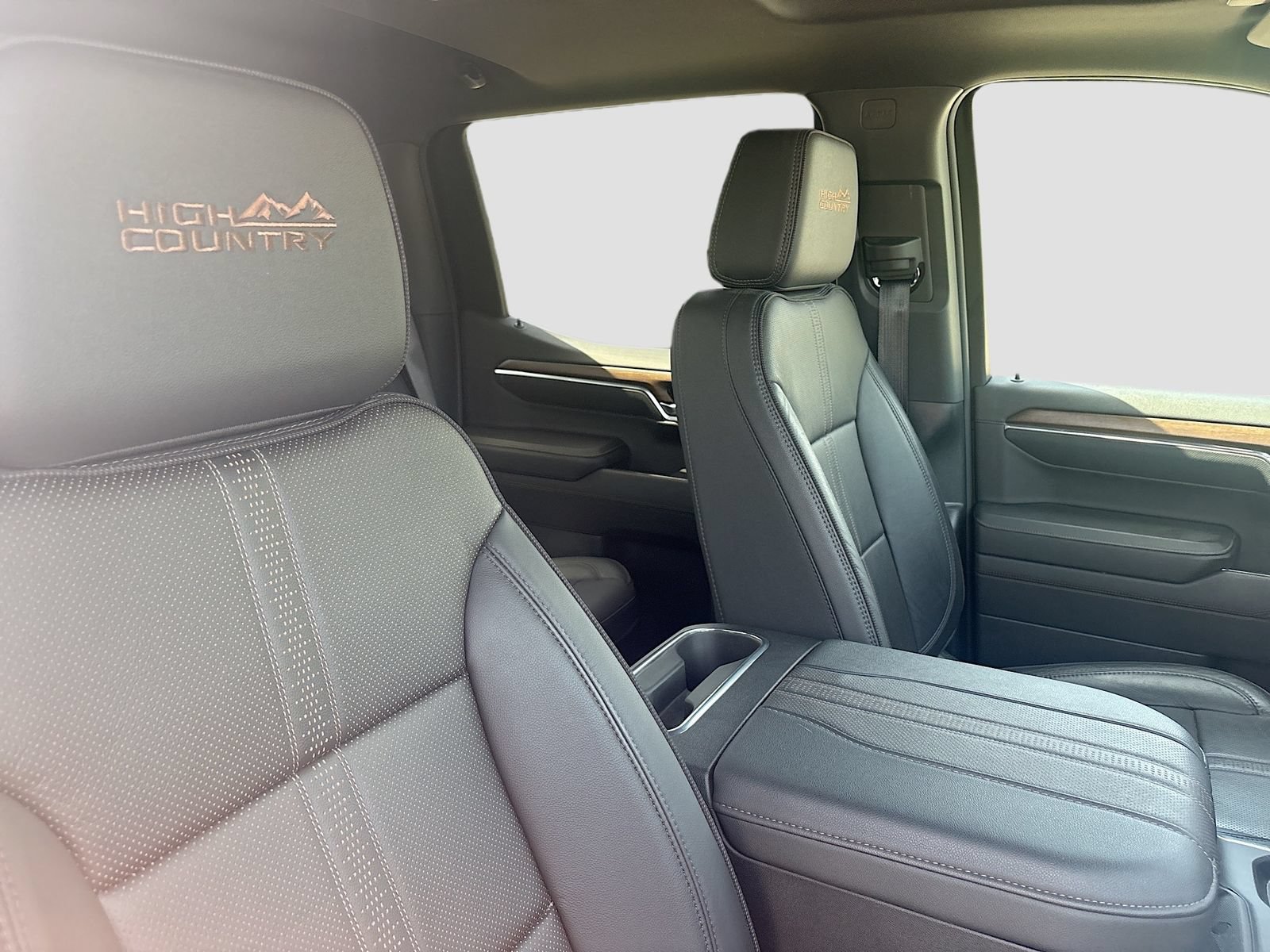 Used 2024 Chevrolet Silverado 1500 High Country w/ Technology Package AWD/4WD image 29