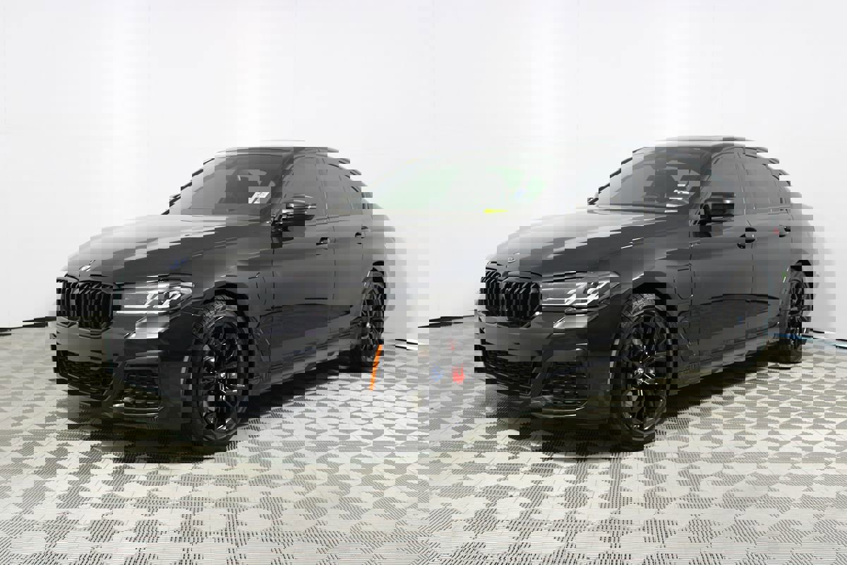 Used 2023 BMW 530e 530e w/ M Sport Package image 25