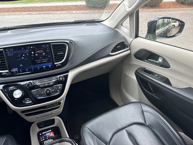 Used 2024 Chrysler Pacifica Limited FWD image 21